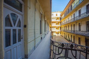 Property grounds - Cosy 2 bedroom flat in Akácfa st., Sol (Budapest)
