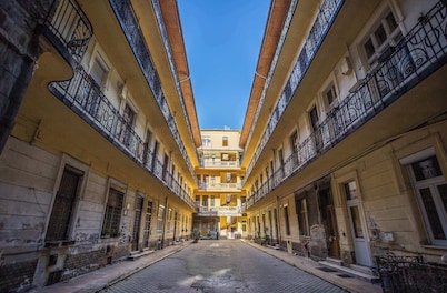Cosy 2 bedroom flat in Akácfa st., Sol