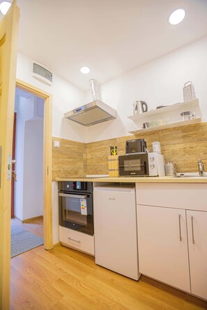 Fridge, microwave, oven, toaster - Cute gallery flat in Dob str, Mars (Budapest)