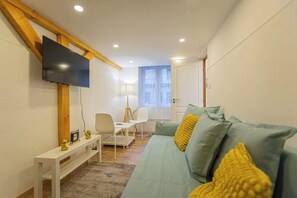 TV - 2 bedroom apartment in the Dob St., Emerald (Budapest)