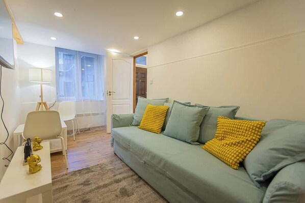 TV - 2 bedroom apartment in the Dob St., Emerald (Budapest)