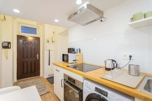 Fridge, microwave, oven, stovetop - 2 bedroom apartment in the Dob St., Emerald (Budapest)