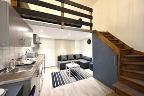 Fridge, microwave, oven, stovetop - Cosy flat in the Kiraly str., King (Budapest)