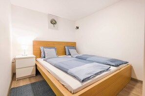 WiFi, bed sheets