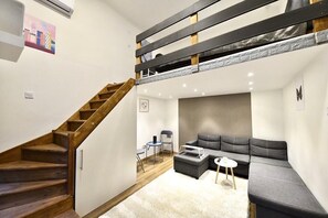 TV - Cosy flat in Király str, Queen (Budapest)