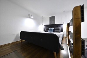 1 bedroom, iron/ironing board, WiFi, bed sheets - Cosy flat in Király str, Queen (Budapest)