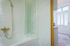 Shower, hair dryer - Cool apartment in the Downtown, Eduardo (Budapest)