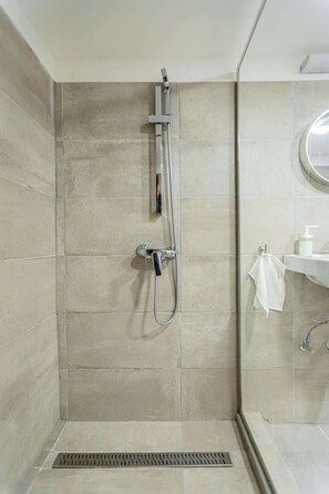 Shower - Cool apartment in Budapest, Romeo (Budapest)