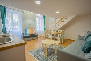 TV - Boutique flat in Akacfa street (Budapest)