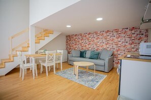 TV - Boutique flat in Akacfa street (Budapest)