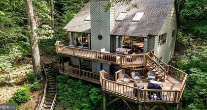 Beautuful 3 Bedroom Mountain House, 4 min Walk to slopes