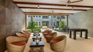 Outdoor dining - 1st Floor Luxury 1 BR, Westshore Tampa (Tampa)