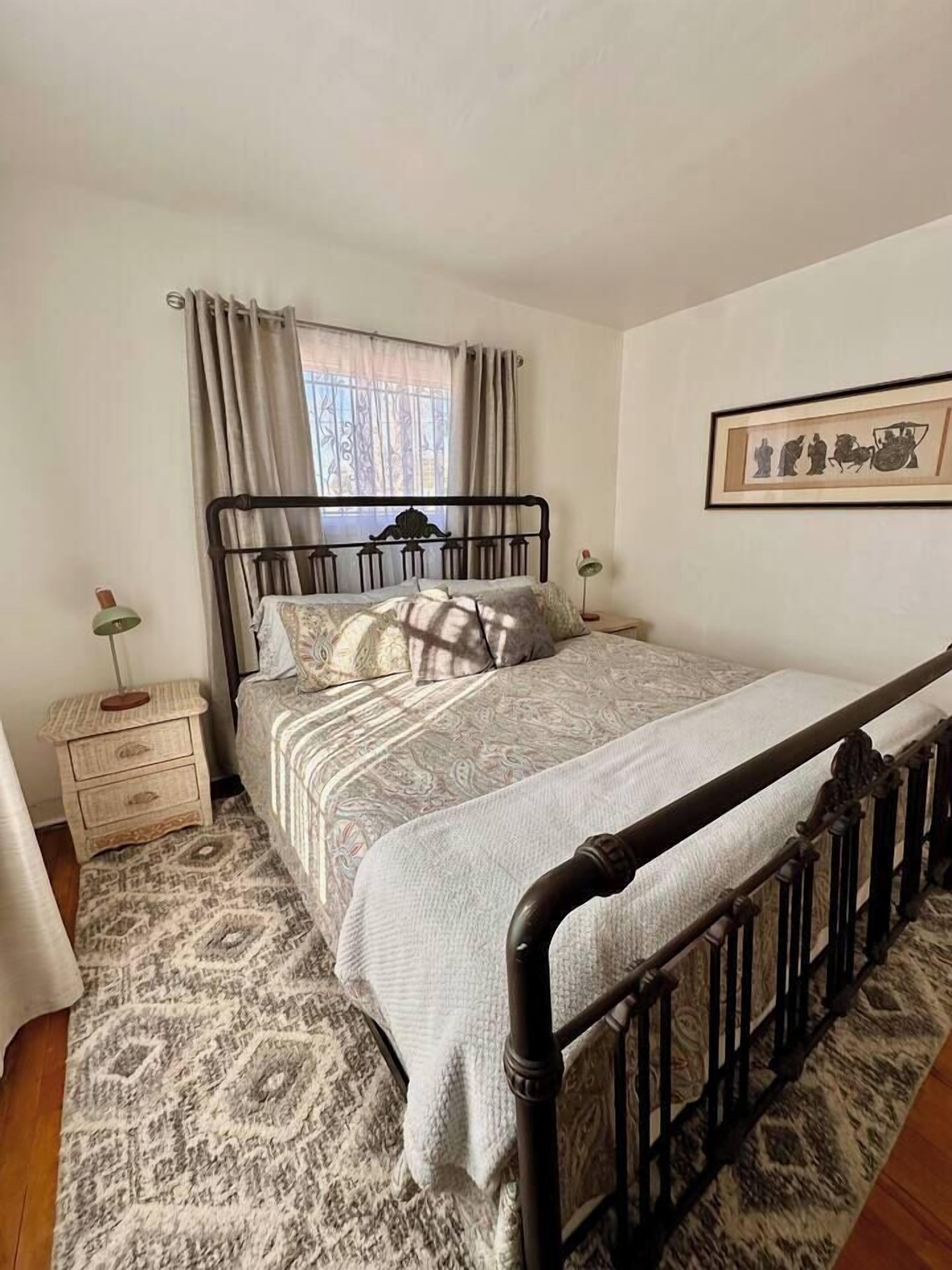 Cuna de viaje, wifi, ropa de cama