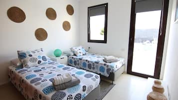 2 bedrooms, in-room safe, iron/ironing board, free WiFi