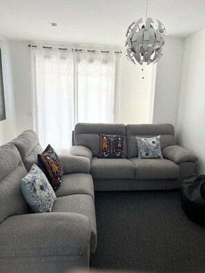 Smart TV, books, stereo - Villa Alicia with private heated pool between volcanoes and the ocean-pure relaxation! (Yaiza)