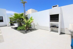 Terrace/patio - Villa Alicia with private heated pool between volcanoes and the ocean-pure relaxation! (Yaiza)