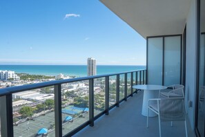Property grounds - Spacious Luxury 3-bedroom apartment  in fabulous Miami Beach (Miami Beach)