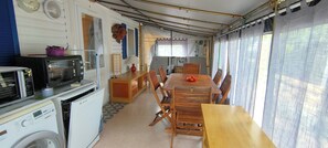 Dining - Fully-equipped mobile in a quiet, private domain. (Méounes les Montrieux)