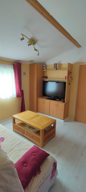 Interior - Fully-equipped mobile in a quiet, private domain. (Méounes les Montrieux)