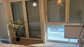 6 bedrooms, WiFi, bed sheets