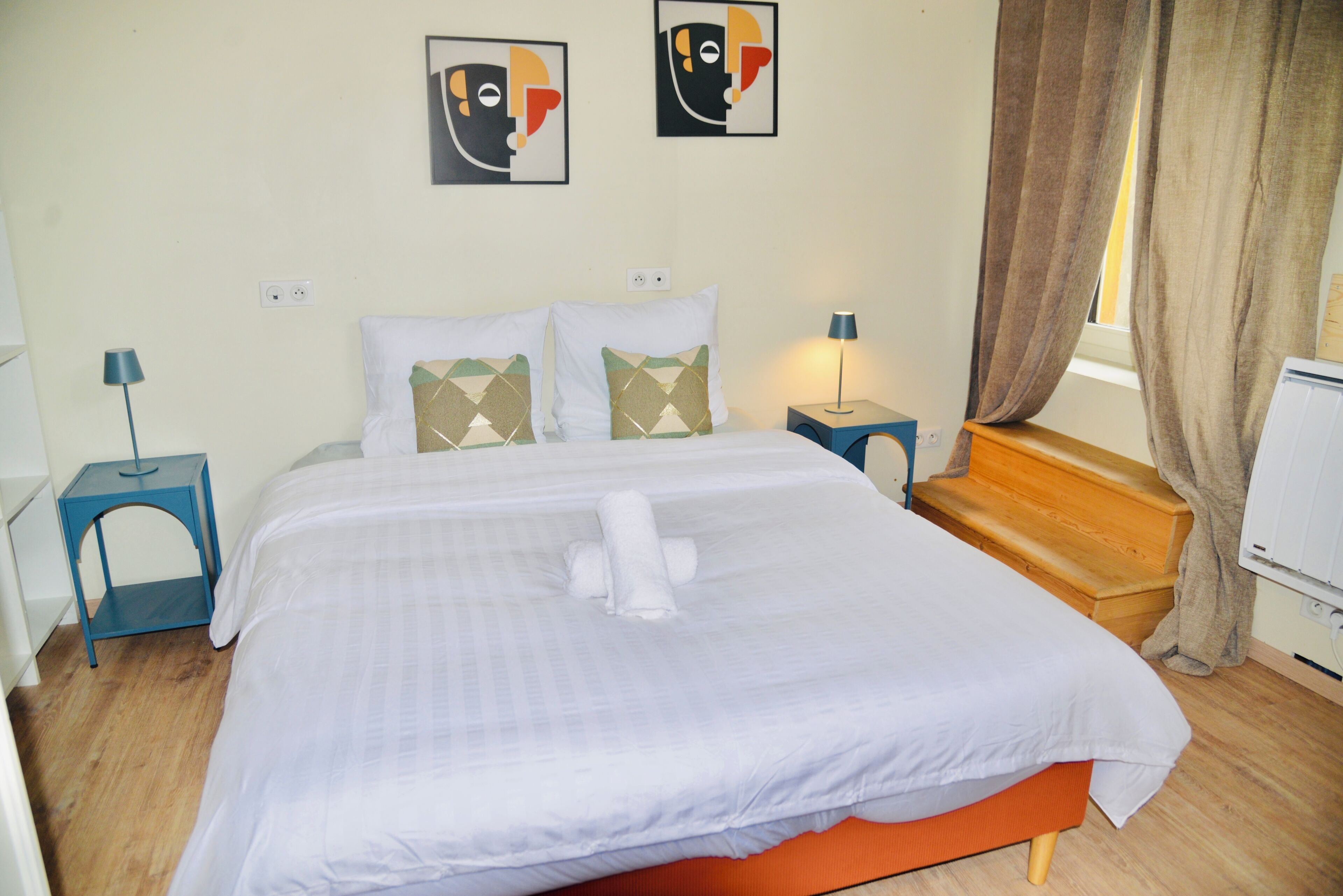 6 bedrooms, WiFi, bed sheets