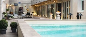 Luxury villa with parking/outdoor play area/pool/6 suites