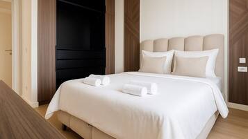 Escritorio y espacio para trabajar con laptop