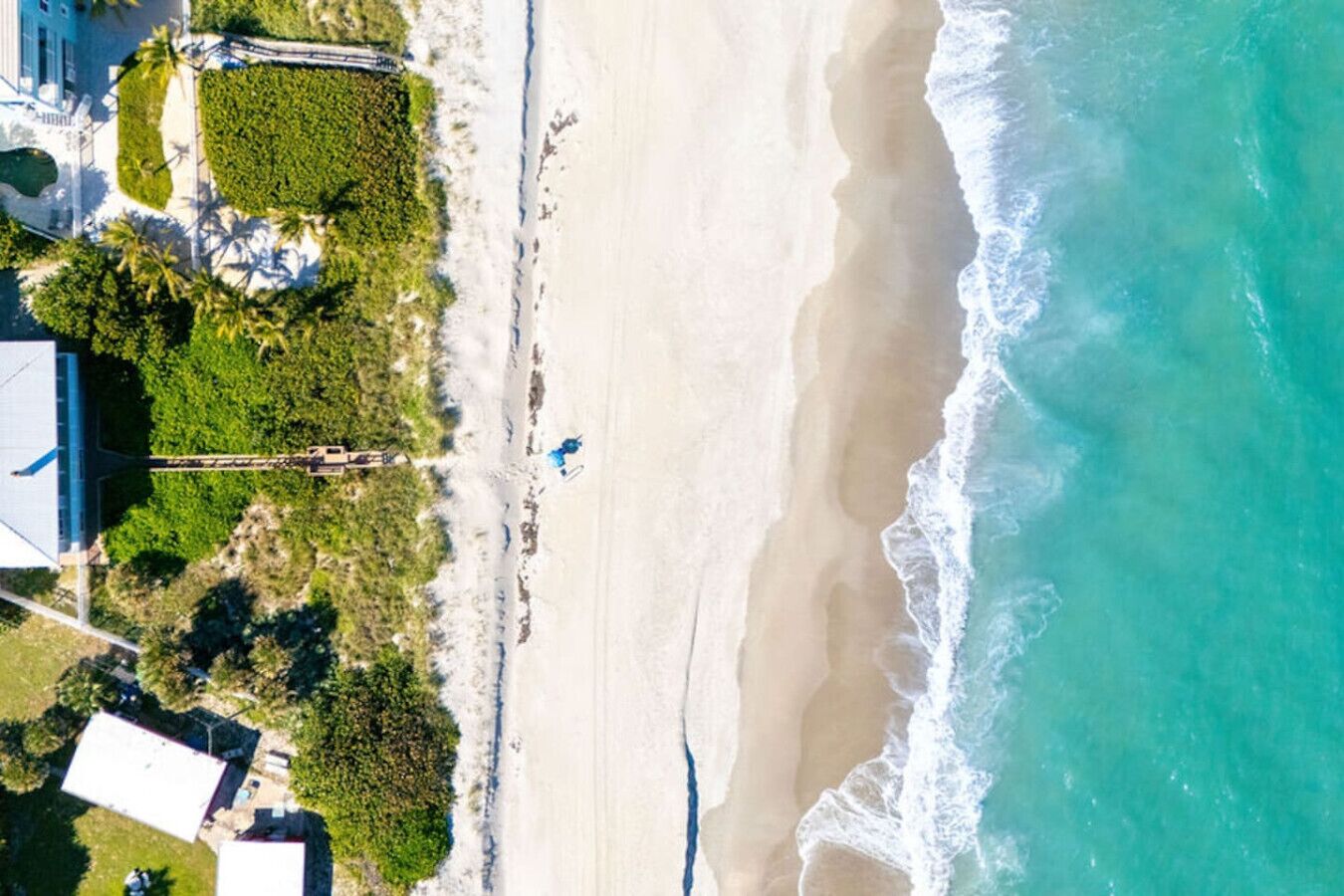 Tæt på stranden, liggestole, badehåndklæder