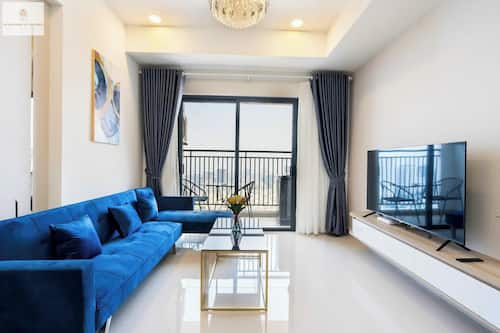 Deluxe Apartment, 3 Bedrooms, Non Smoking, City View | Living area | 24-inch TV with digital channels