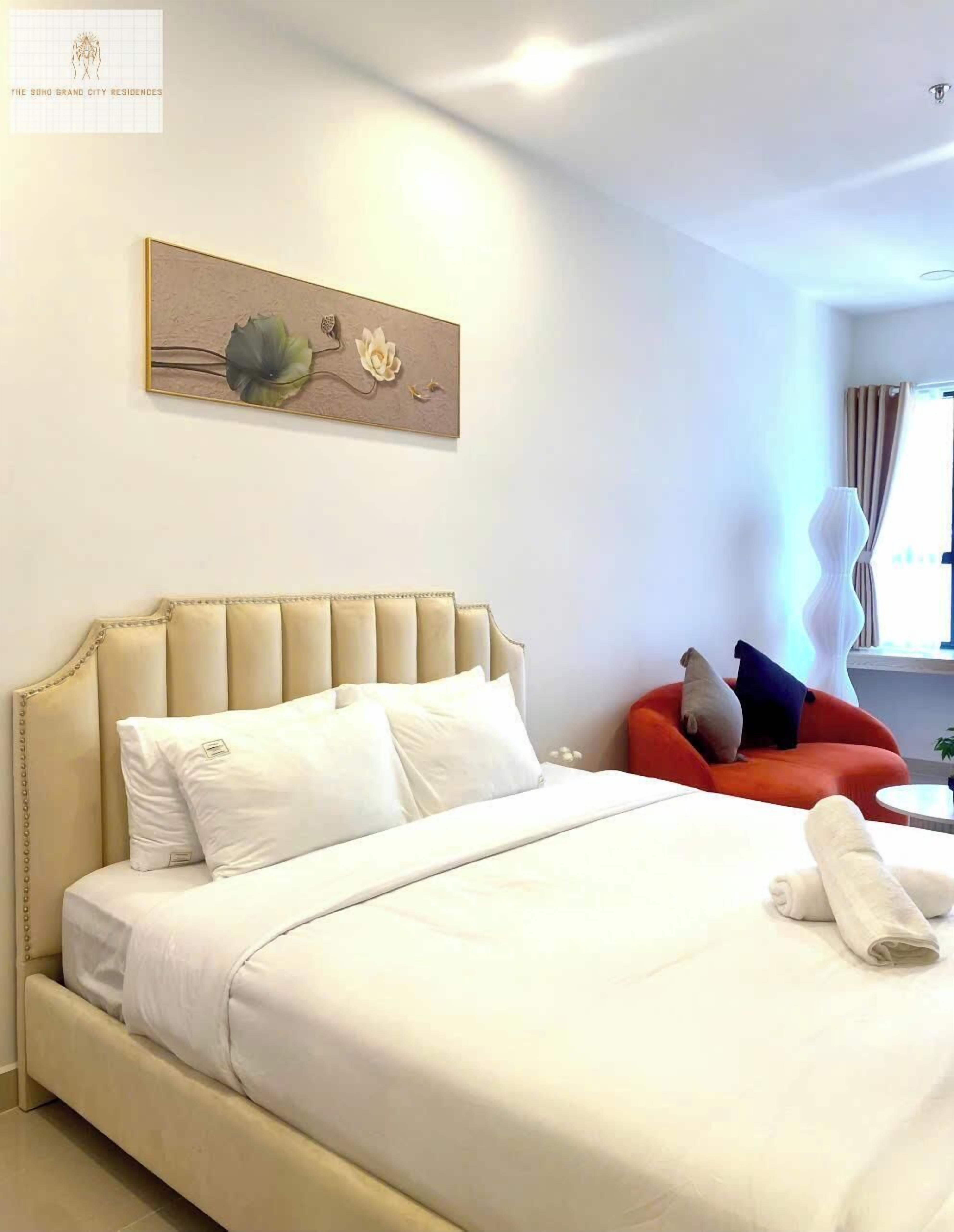 Lyxrum - 1 kingsize-säng - icke-rökare - utsikt mot staden | Sängtillbehör av högsta kvalitet, duntäcken och skrivbord