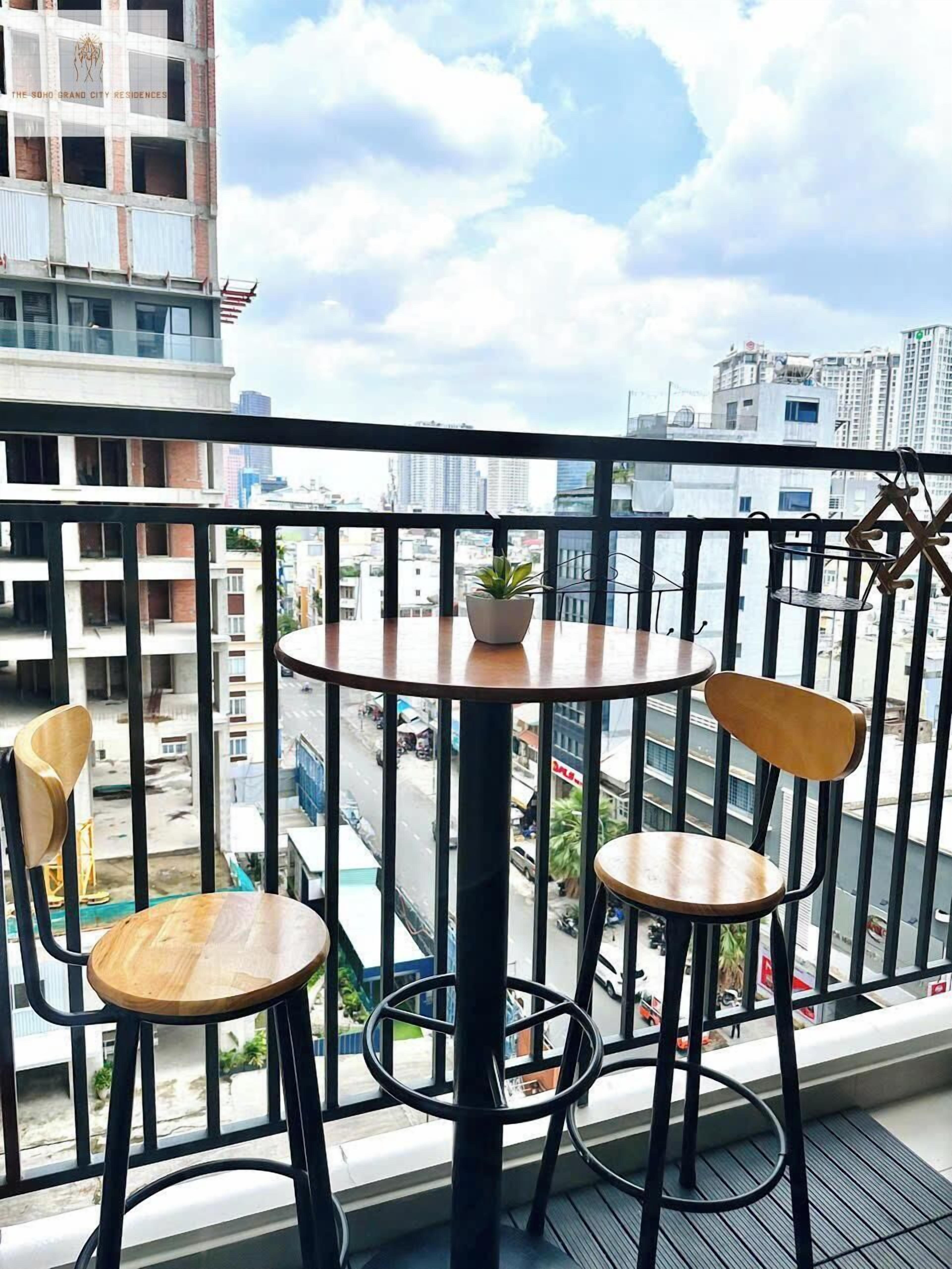 奢华公寓, 2 间卧室, 无烟房, 城市景观 | 高档床上用品、羽绒被、办公桌、遮光窗帘