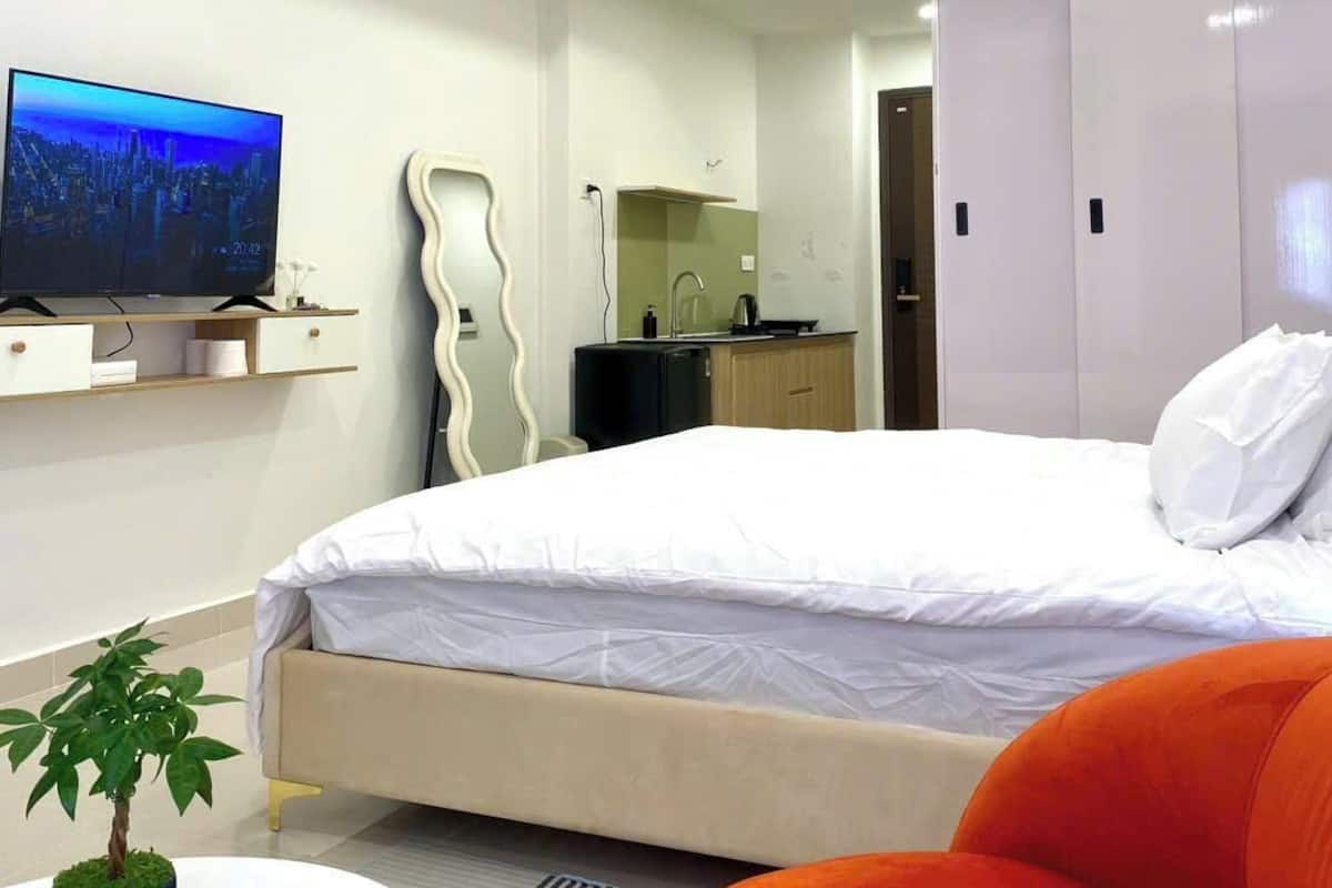 럭셔리룸, 킹사이즈침대 1개, 금연, 시내 전망 | 고급 침구, 오리/거위털 이불, 책상, 암막 커튼