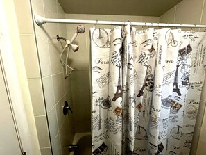 Towels, soap, toilet paper - The Perfect Stay (Newark)
