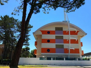 A modern building with a curved roof and a white base. - Elegant Residence Just 250mt From the Beach (San Michele al Tagliamento)