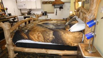 Deluxe Studio | Laptop workspace, iron/ironing board, free WiFi, bed sheets