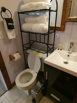 Deluxe Studio | Bathroom - West Yellowstone Motel (West Yellowstone)