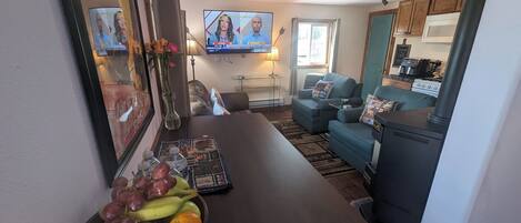 Deluxe Double Room | Living area