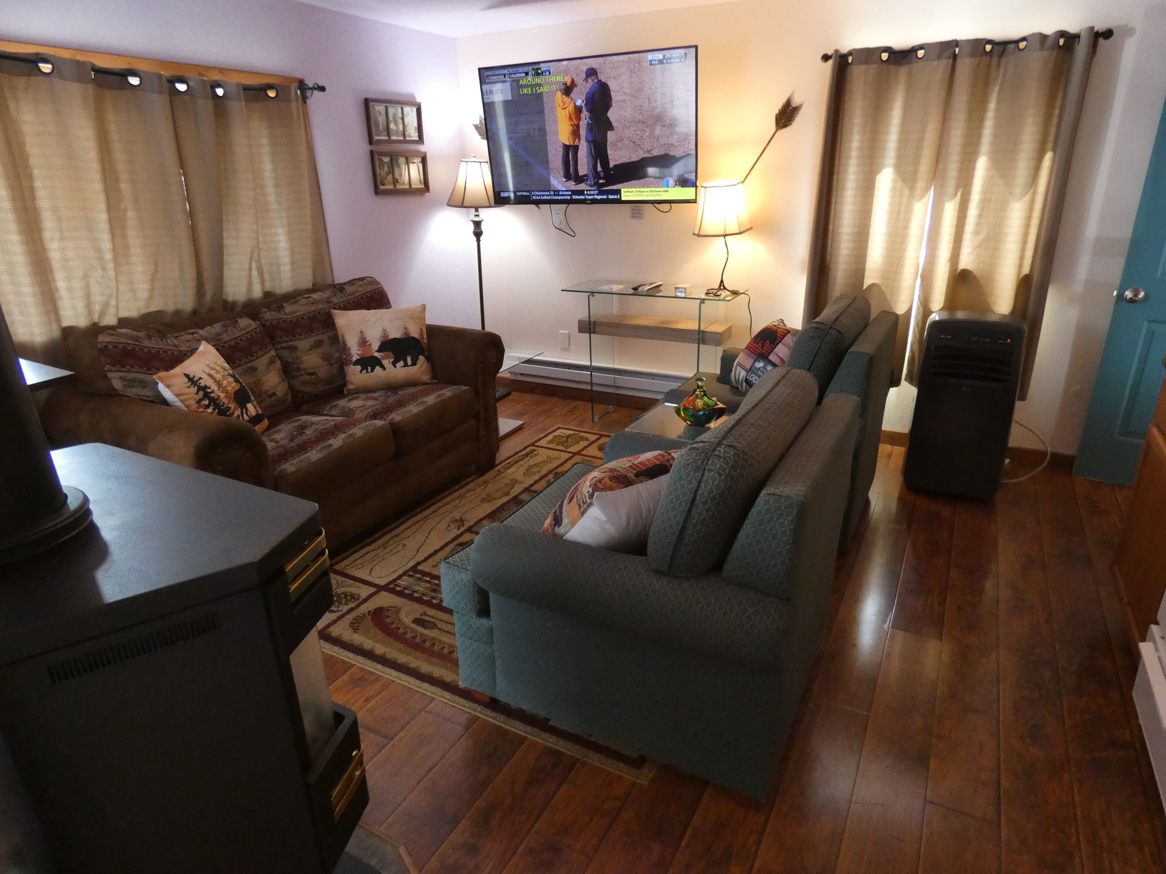 Deluxe Double Room | Living area | Flat-screen TV
