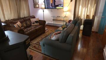 Deluxe Double Room | Living area | Flat-screen TV