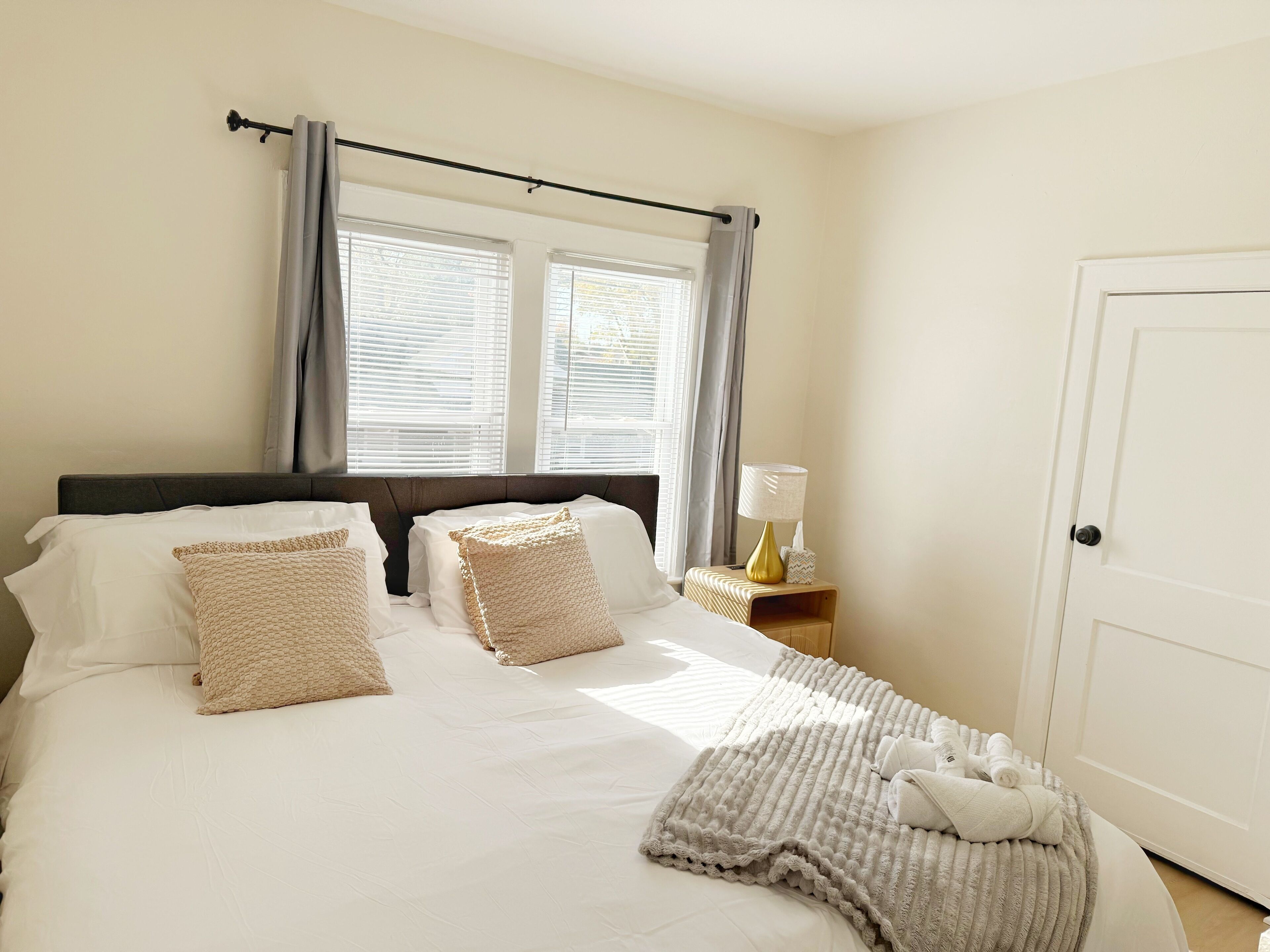 1 dormitorio, tabla de planchar con plancha, wifi gratis y ropa de cama