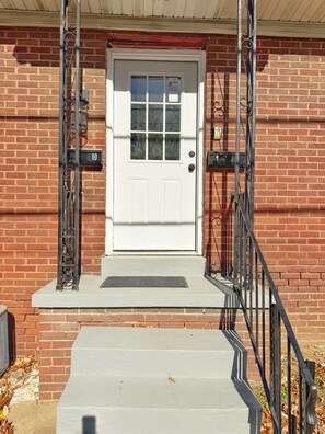 Exterior detail - Redbrick Suites D - King 1BD\1BA Apt near UE (Evansville)