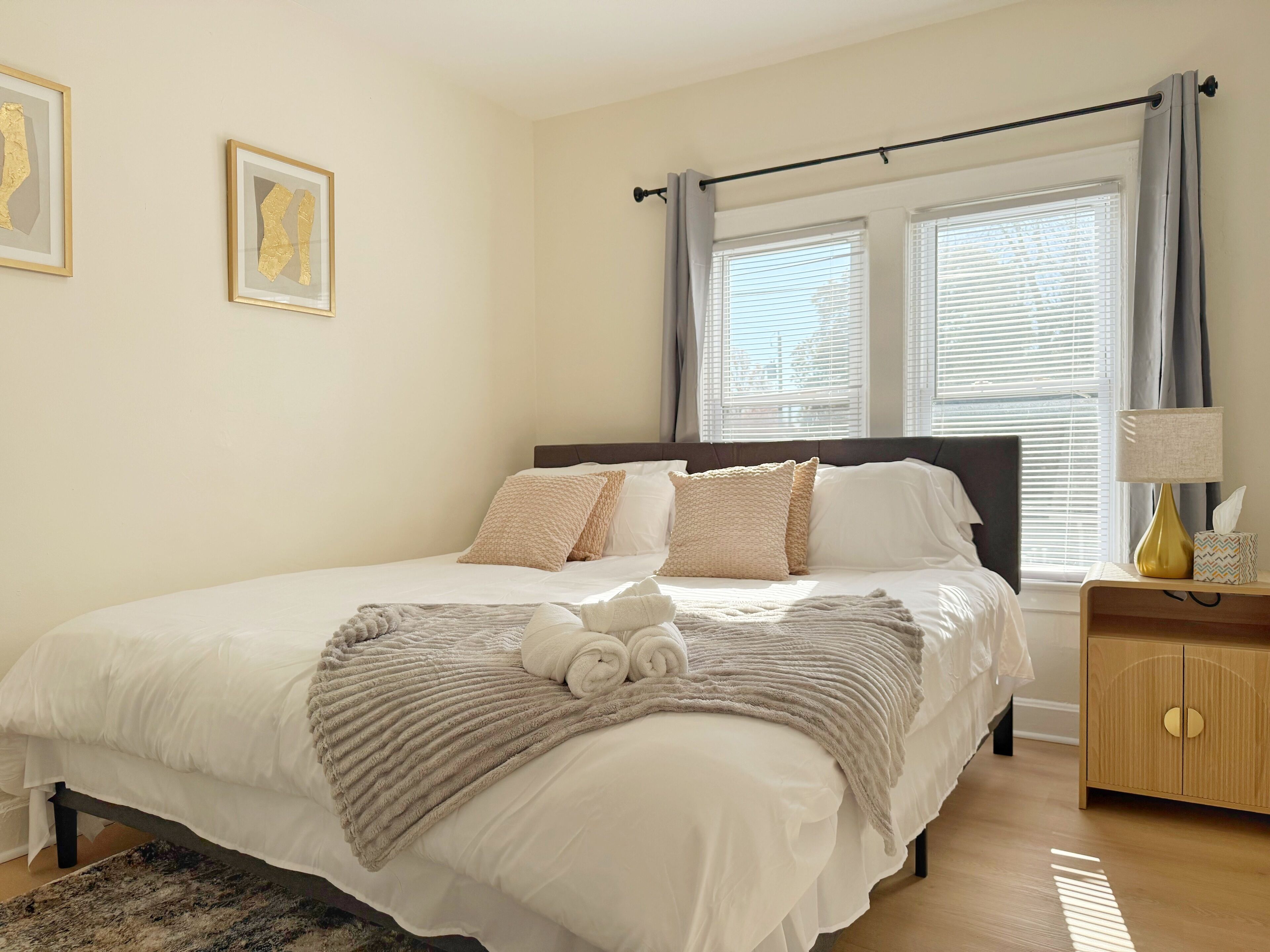 1 habitación, tabla de planchar con plancha, wifi gratis y ropa de cama 