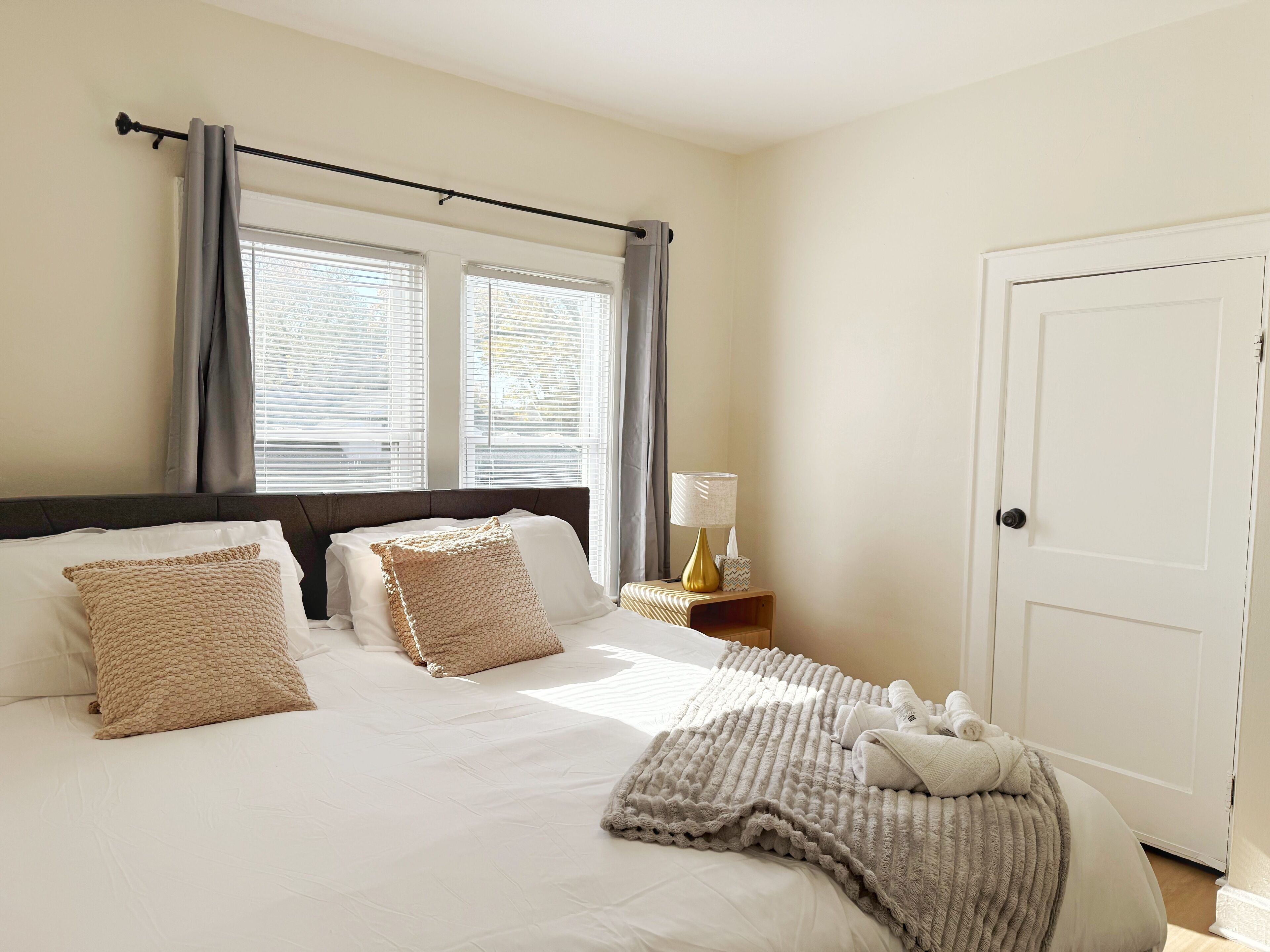 1 chambre, fer et planche à repasser, Wi-Fi gratuit, draps fournis