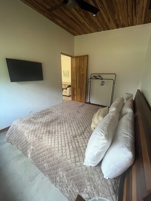 1 bedroom, internet, bed sheets