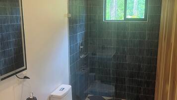 Asciugamani, sapone, carta igienica