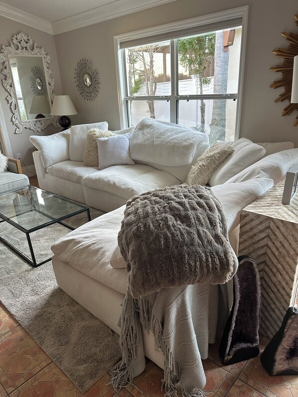 Téléviseur connecté, livres, imprimante