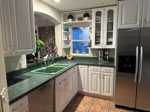 Four Ă micro-ondes, un four, surface de cuisson, lave-vaisselle