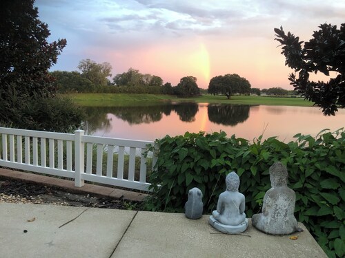 Walk to Lake Sumter Landing from Virginia Trace 2/2 WATERFRONT Courtyard Villa