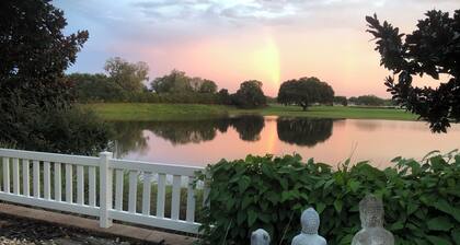 Walk to Lake Sumter Landing from Virginia Trace 2/2 WATERFRONT Courtyard Villa