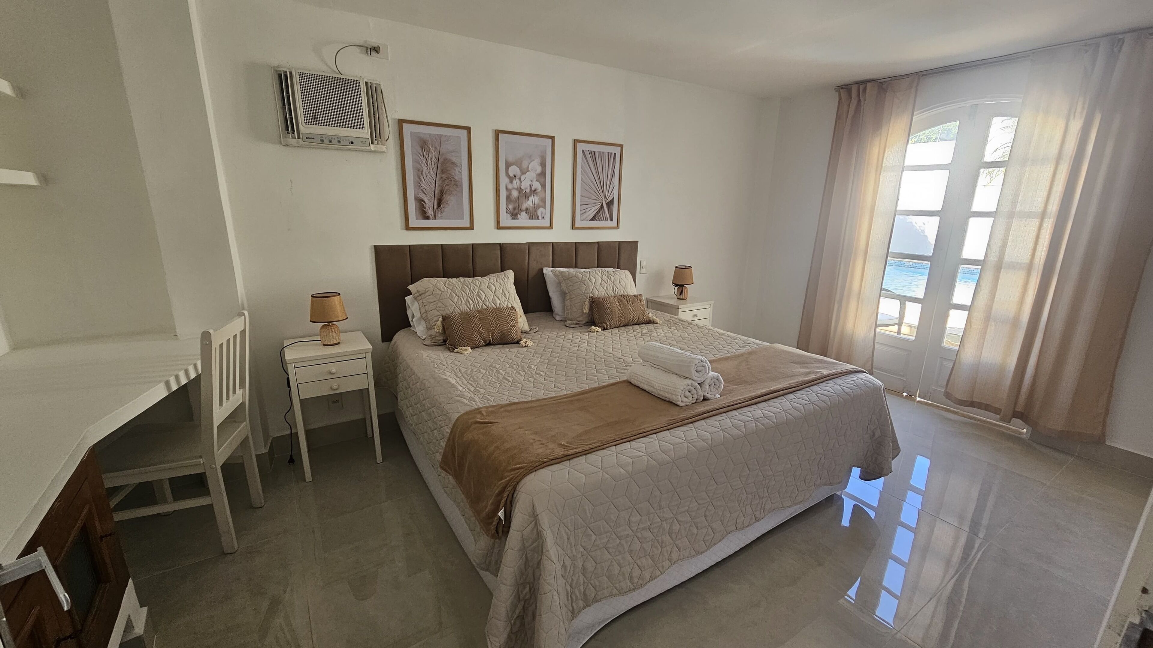 4 عدّة غرف نوم ومكواة/لوح كي وواي فاي وملاءات أسرّة